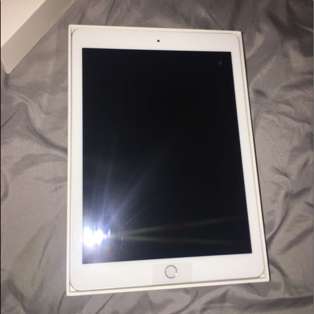 128 GB 6th Generation IPad